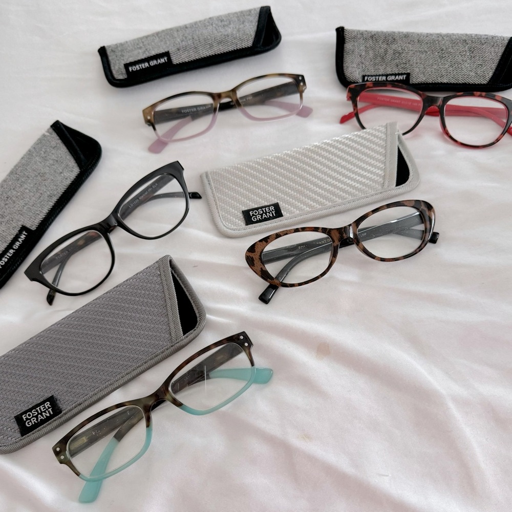 🐳 5 PAIR of  Foster Grant READERS 1.25 to 1.75 with cases  🐳